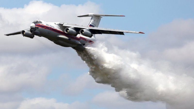 Пожарный самолет ил-76