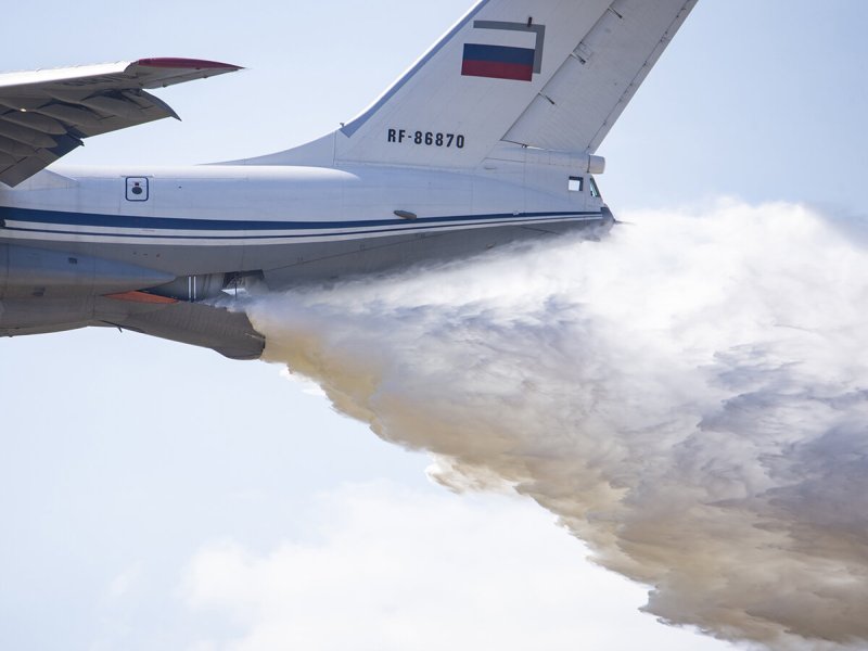 Ил-76 МЧС сброс воды