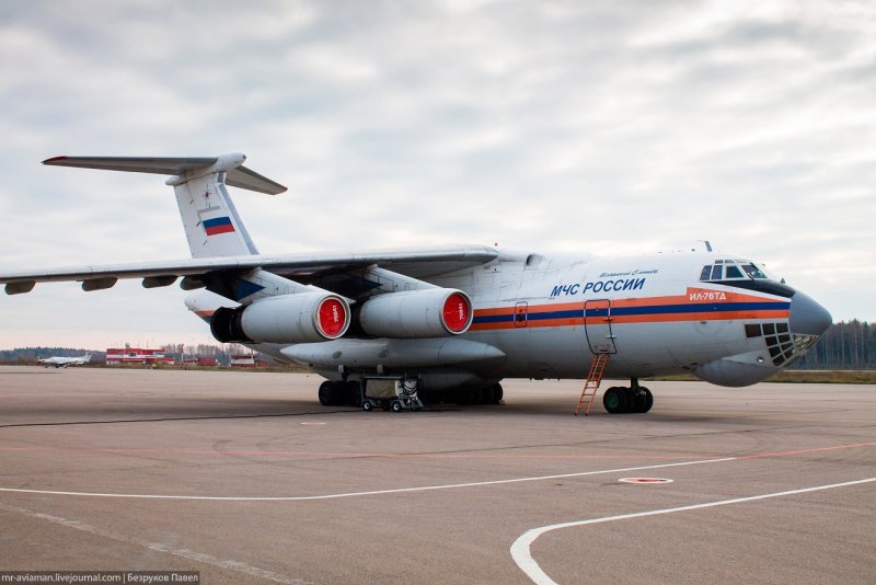 Самолёт ил-76 МЧС