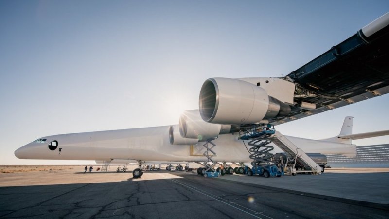 Stratolaunch Systems самолет