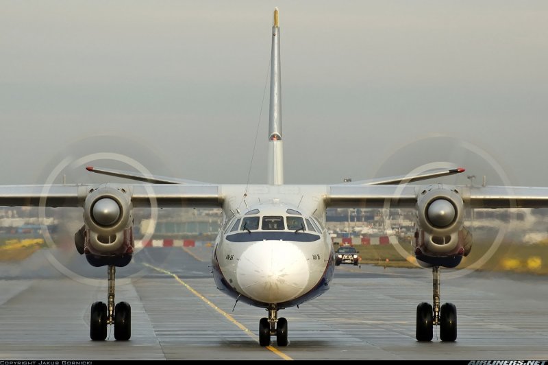 АН 26 вид спереди