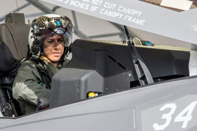 Военный пилот f 35