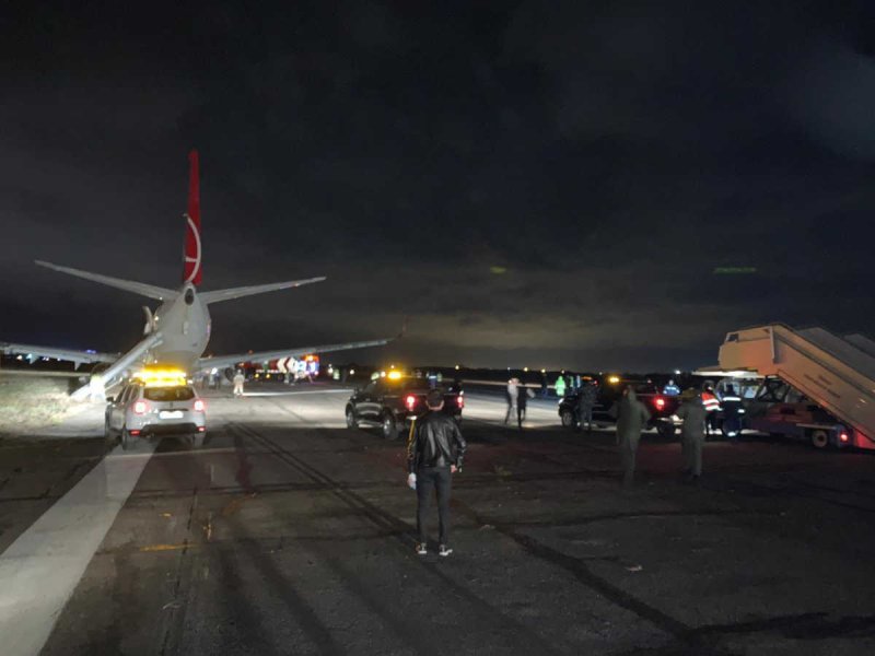Боинг 737 Turkish в аэропорту