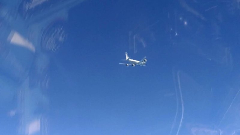 Су 27 перехватил самолет разведчик США