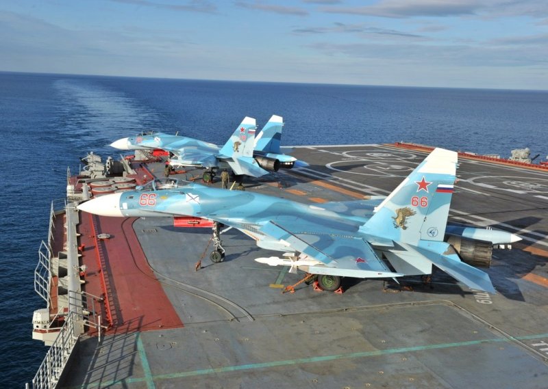 Су-33 палубный истребитель