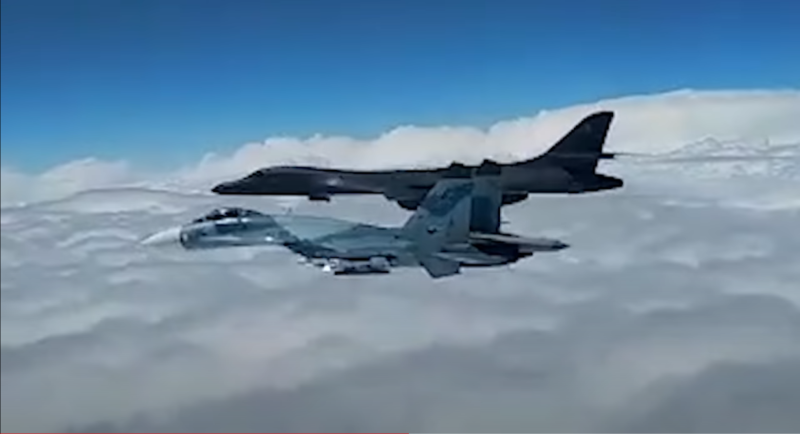 Видео фура против истребителя р-51