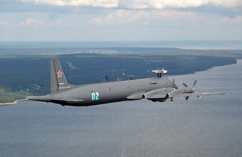 Противолодочный самолет ил-38