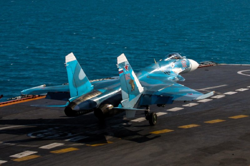 Корабельный истребитель Су-33