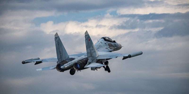Истребитель Су-35