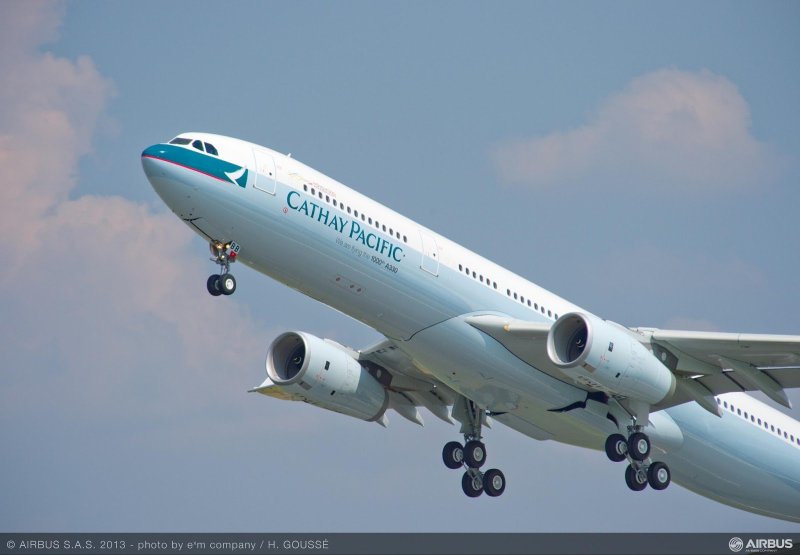 Самолет Cathay Pacific a 330