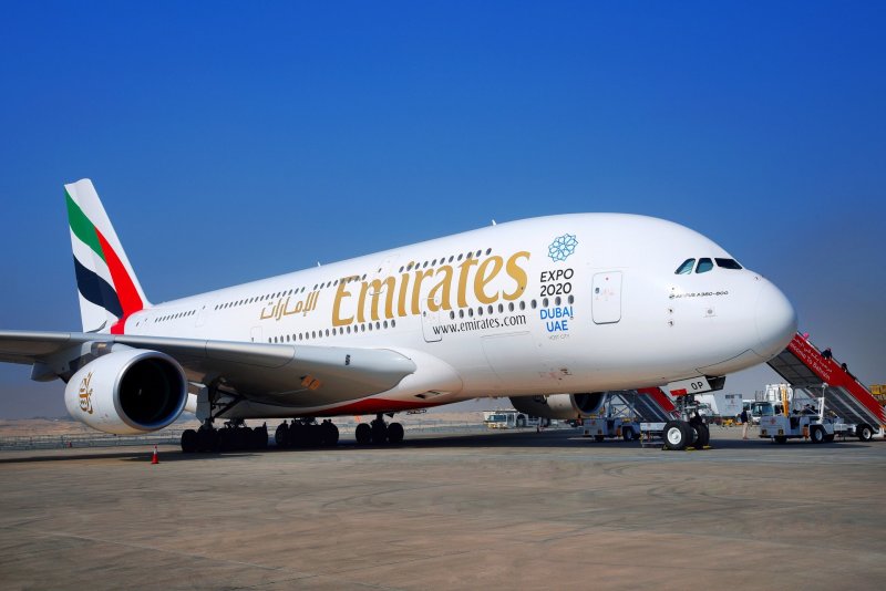 Самолёт Airbus a380 Emirates