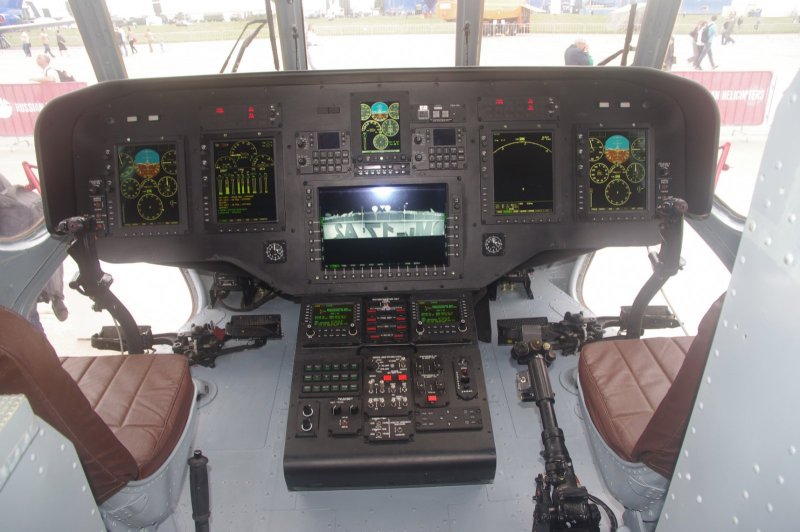 Кабина вертолета ми-8