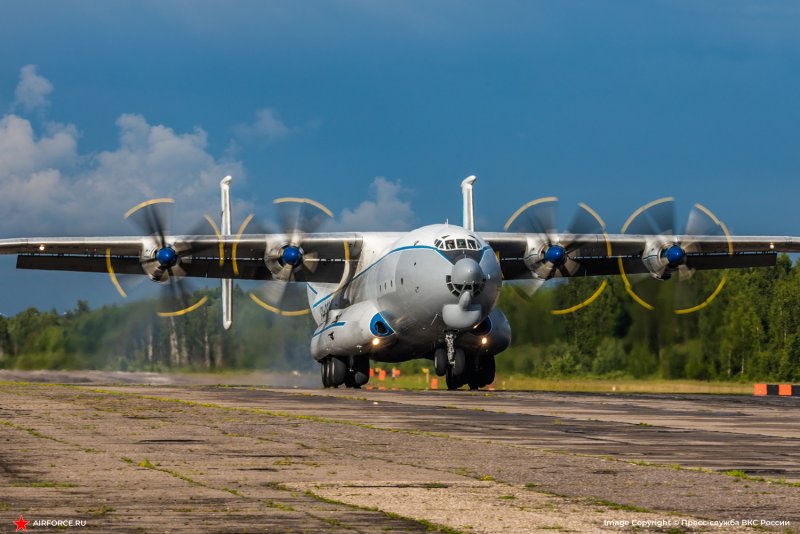 Турбовинтовой самолет АН 22