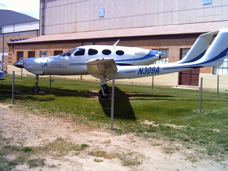 Самолет Adam м 309