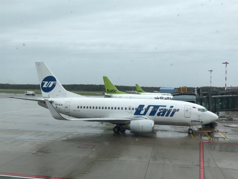 Boeing 737 UTAIR