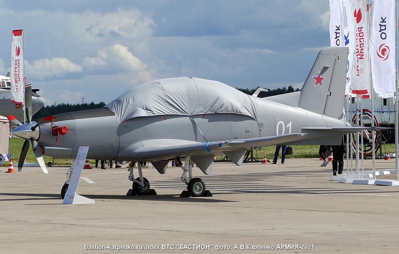 УТС-800 самолет узга учебно-тренировочный