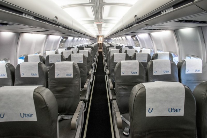 Самолет ЮТЭЙР Боинг 737 салон