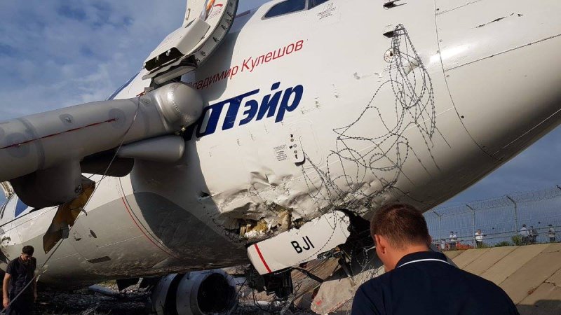 Боинг 737-800 ЮТЭЙР
