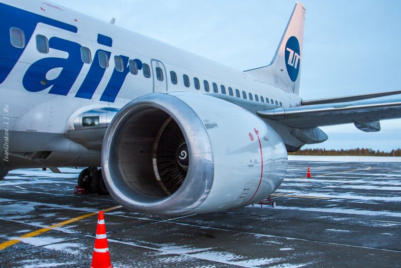 Самолет ЮТЭЙР Боинг 737