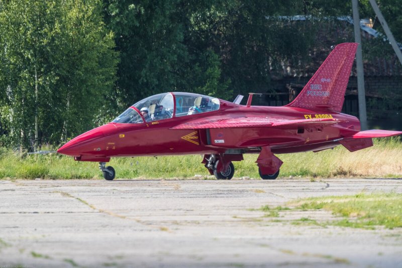 Ср-10 учебно-тренировочный реактивный самолет