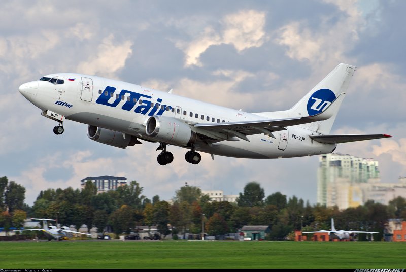 Боинг 737 524 ЮТЭЙР