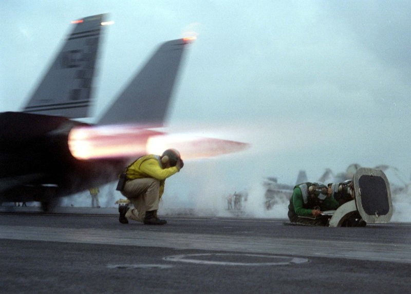 F 14 Tomcat Catapult