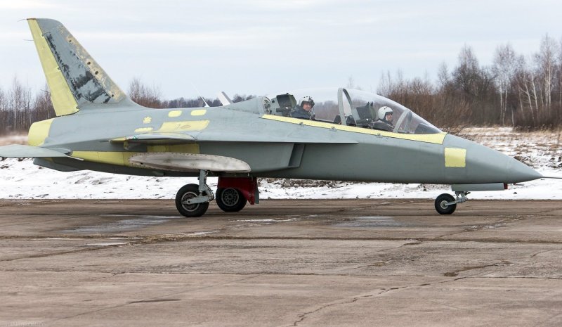 Ср-10 учебно-тренировочный реактивный самолет