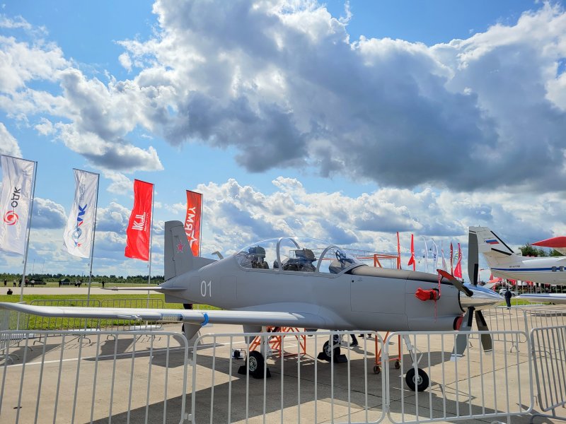 УТС-800 самолет