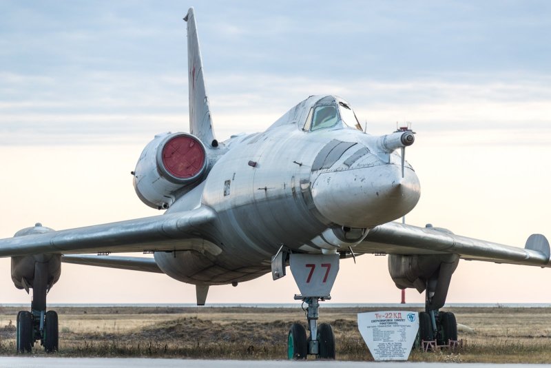 Ту-22 сверхзвуковой самолёт