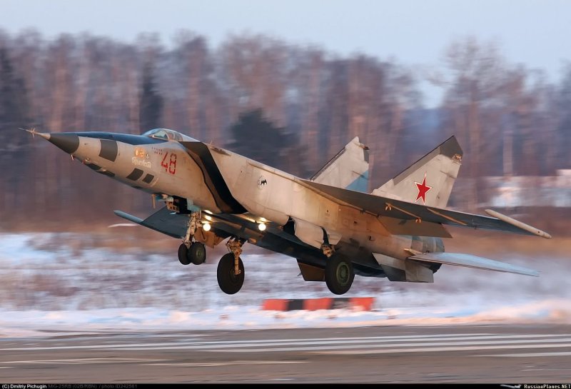 Mig 25