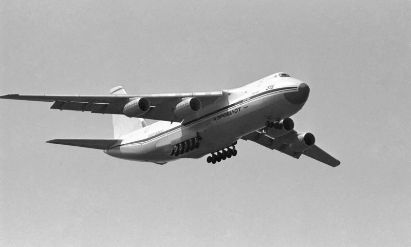 АН-124 Руслан первый полет 1982