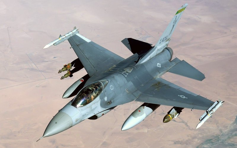 Самолет истребитель f16