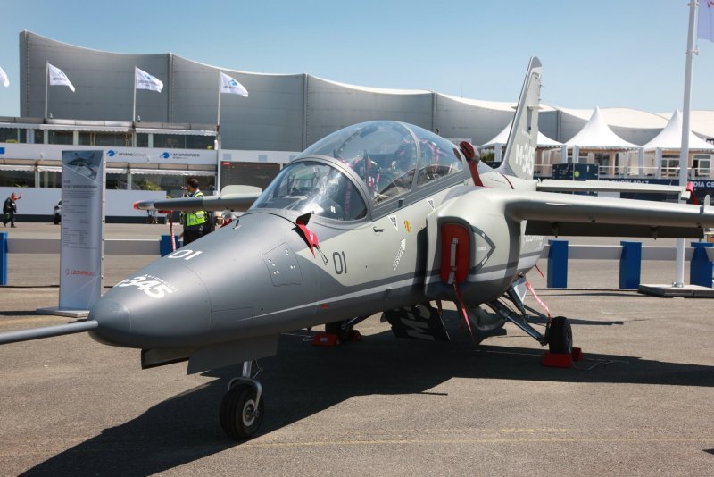 Aermacchi m-345