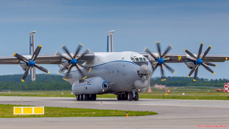 Тяжёлый военно-транспортный самолёт АН-22 («Антей»)