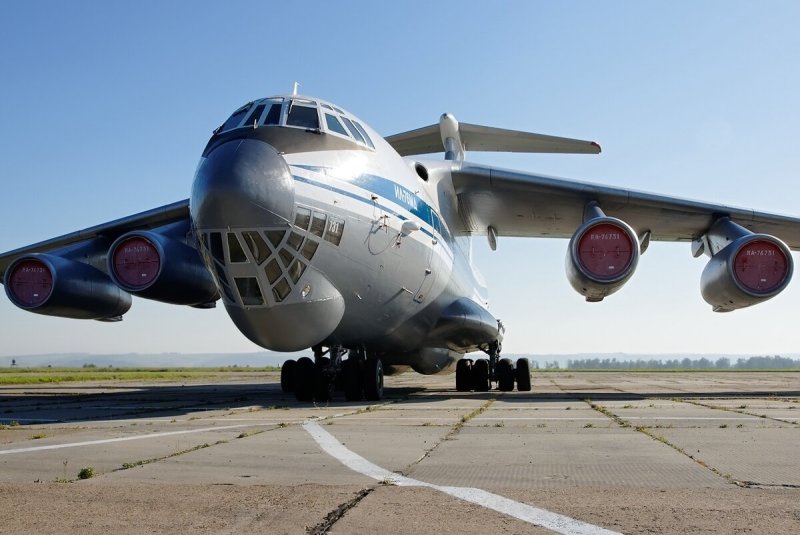 Транспортный грузовой самолёт ил-76