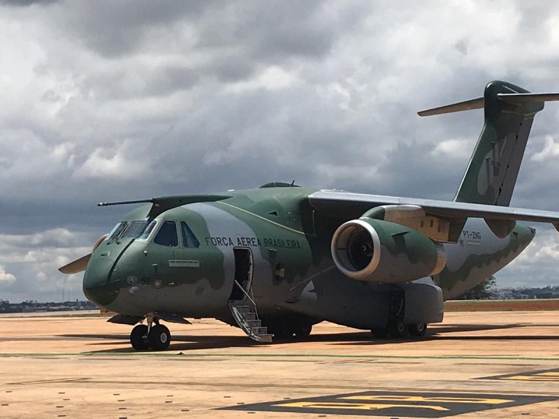 Самолет Эмбраер 390