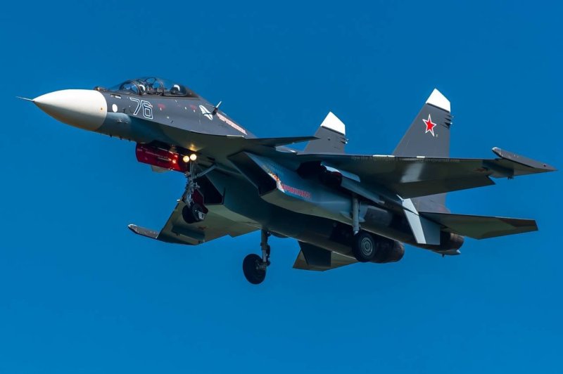 Истребитель Су-30см