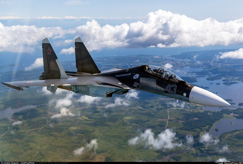 Самолет Су-30см