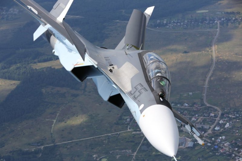 Многоцелевой истребитель Су-30
