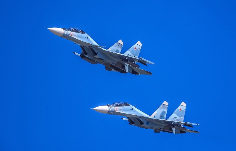 Самолет-истребитель Су-30