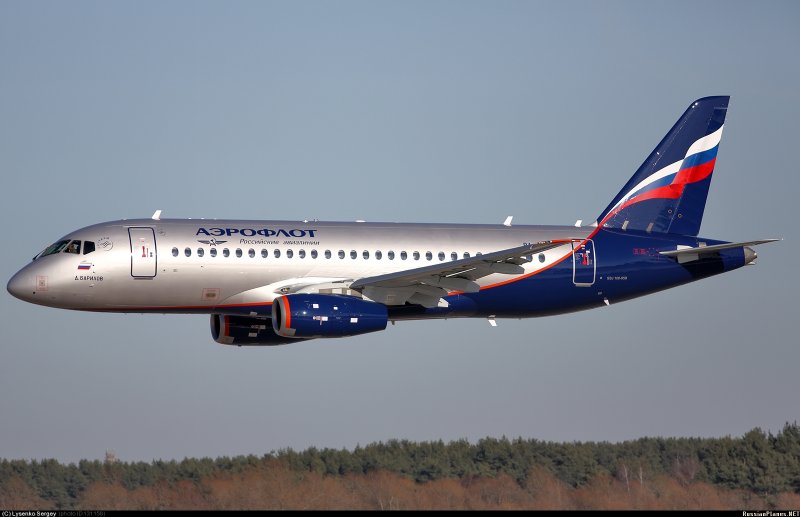 SSJ-100 самолет