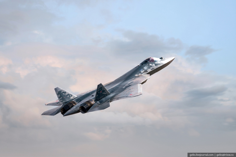 Су-57 двухдвигательный реактивный самолёт максимальная скорость