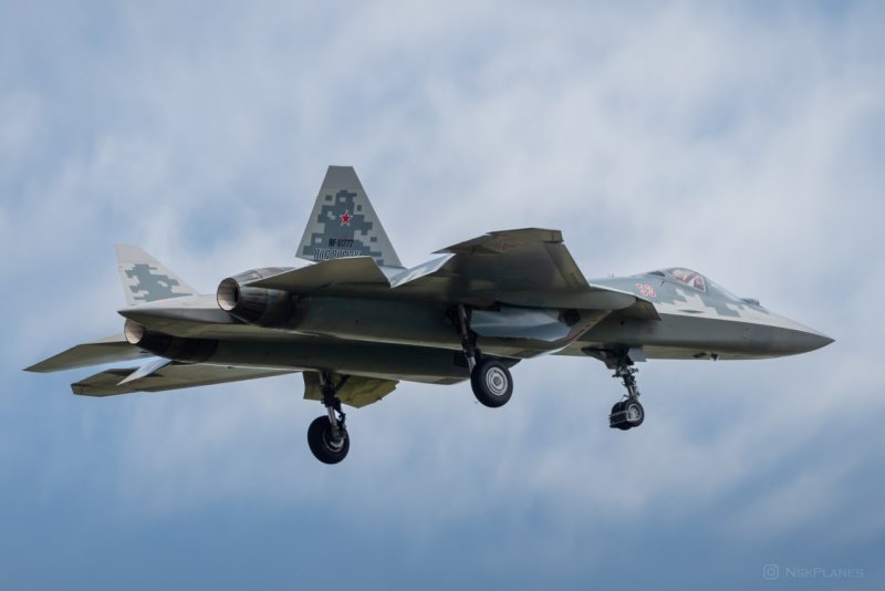 Су-57 реактивный самолёт кабина