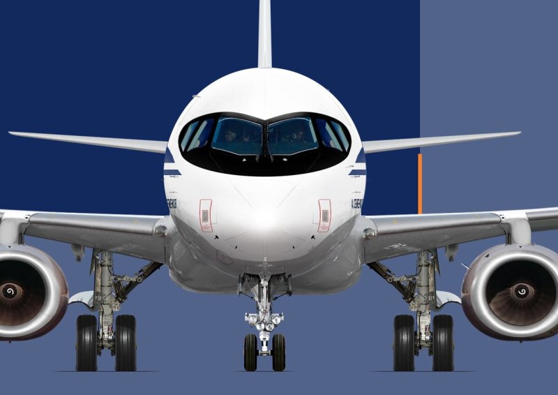 SSJ 100 сбоку