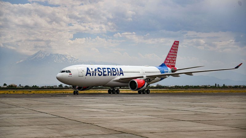 Самолет Air Serbia в Армении