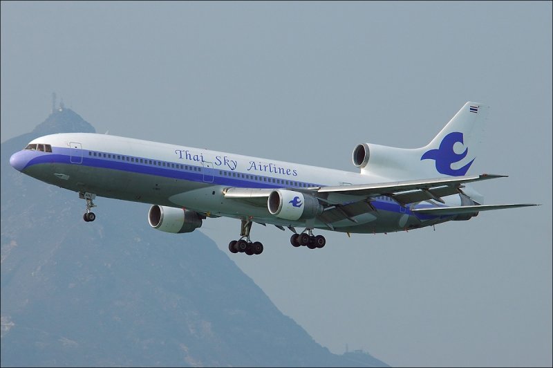 Боинг 747 с тремя двигателями