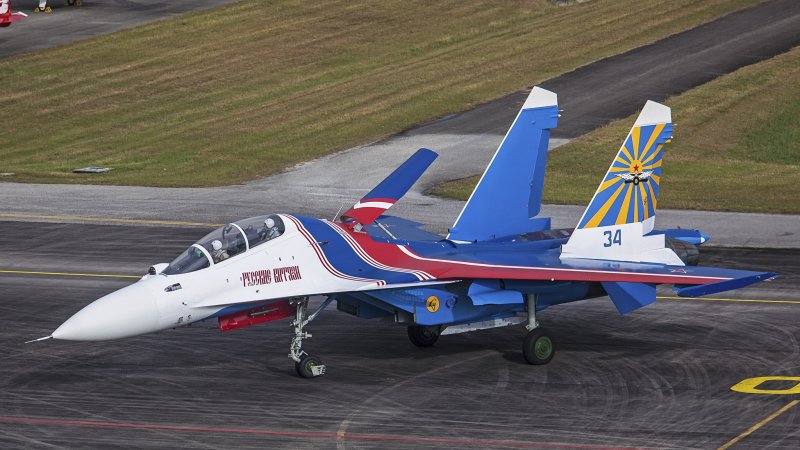 Многоцелевой истребитель Су-30