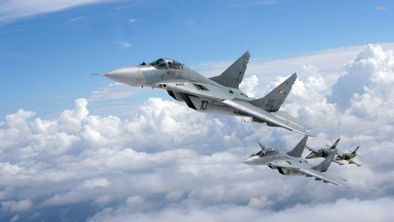 Военные самолеты в небе