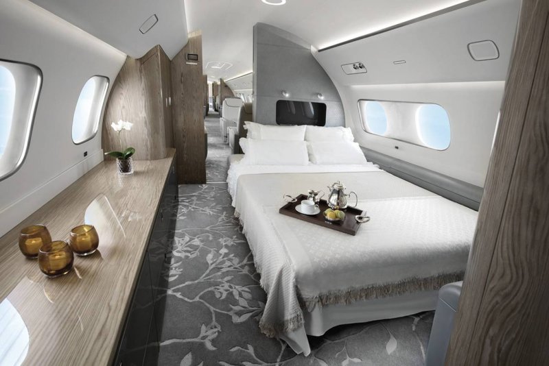 Самолет Lineage 1000 Embraer