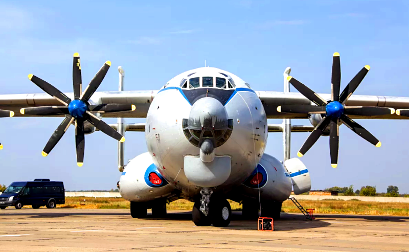 Тяжёлый военно-транспортный самолёт АН-22 («Антей»)
